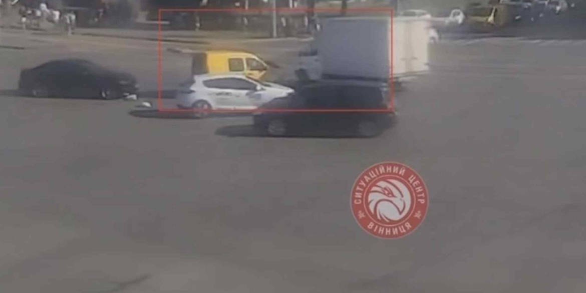 У Вінниці на перетині вул.Келецької та Юності зіткнулись два авто