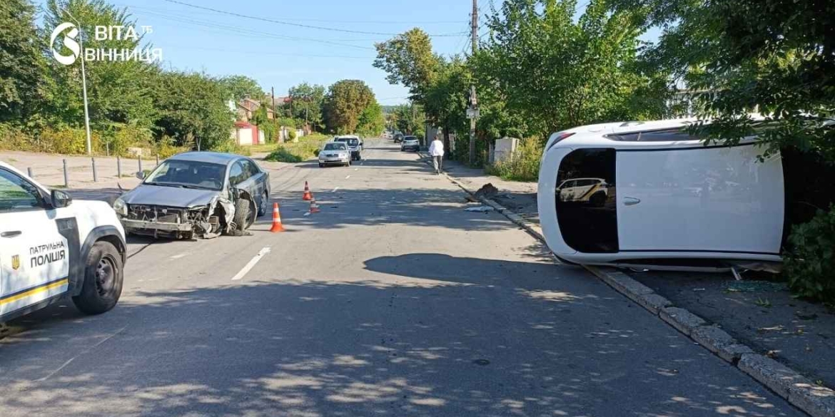У Вінниці на вул.Богуна зіткнулися два легковики — постраждав 48-річний водій