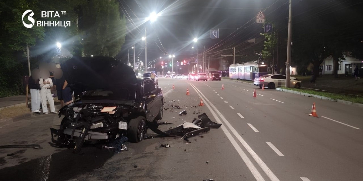 У Вінниці на вул.Пирогова зіткнулися два легковики, які рухалися назустріч один одному