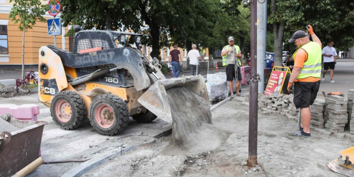 У Вінниці на вул.Соборній облаштовують пониження перед пішохідними переходами