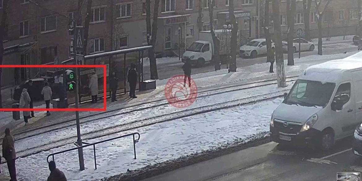 У Вінниці на вулиці Пирогова авто збило перехожого