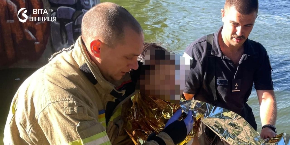 У Вінниці небайдужі перехожі допомогли врятувати життя жінки, яка пригнула з мосту