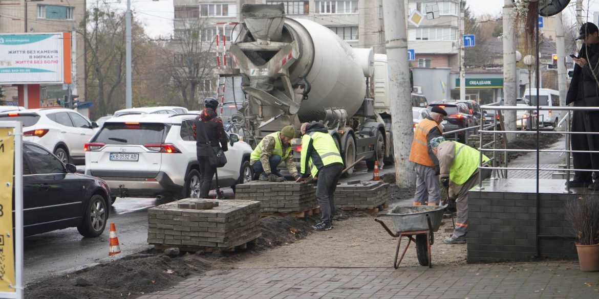 У Вінниці облаштовують безбар’єрний простір на площі Героїв Майдану