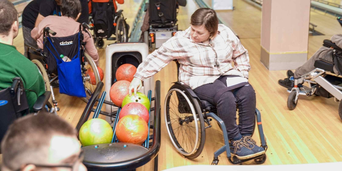 У Вінниці організували похід в боулінг для молоді з інвалідністю