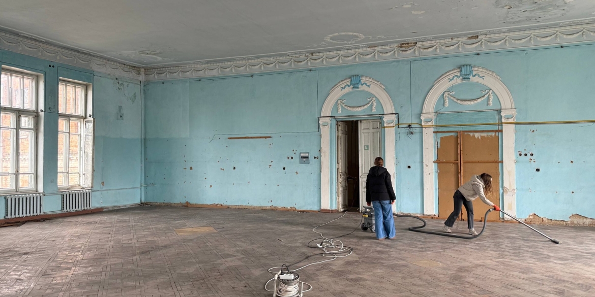 У Вінниці організували прибирання у приміщенні колишньої міської думи