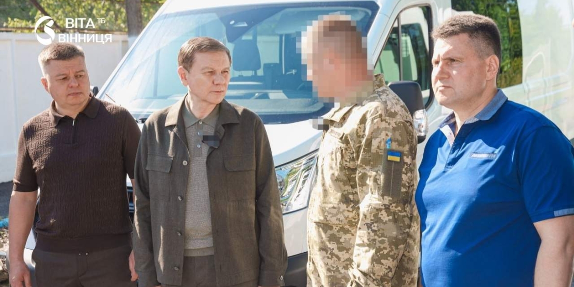 У Вінниці передали два автомобілі для бойових підрозділів Повітряних Сил