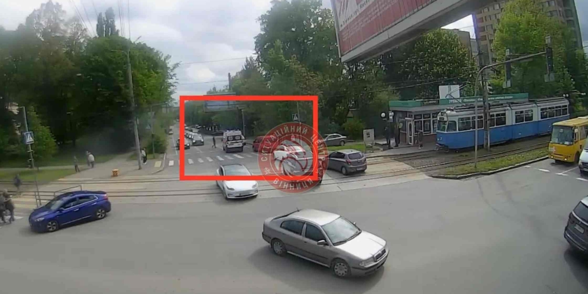 У Вінниці під колеса авто потрапили одразу дві дитини