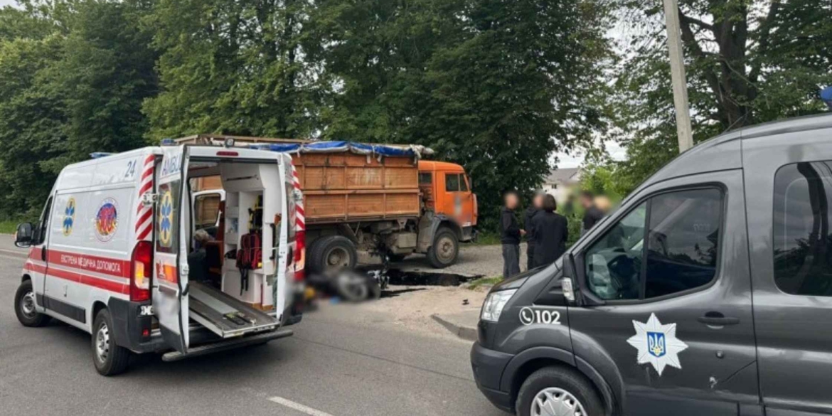 У Вінниці під колесами КАМАЗу загинув мотоцикліст