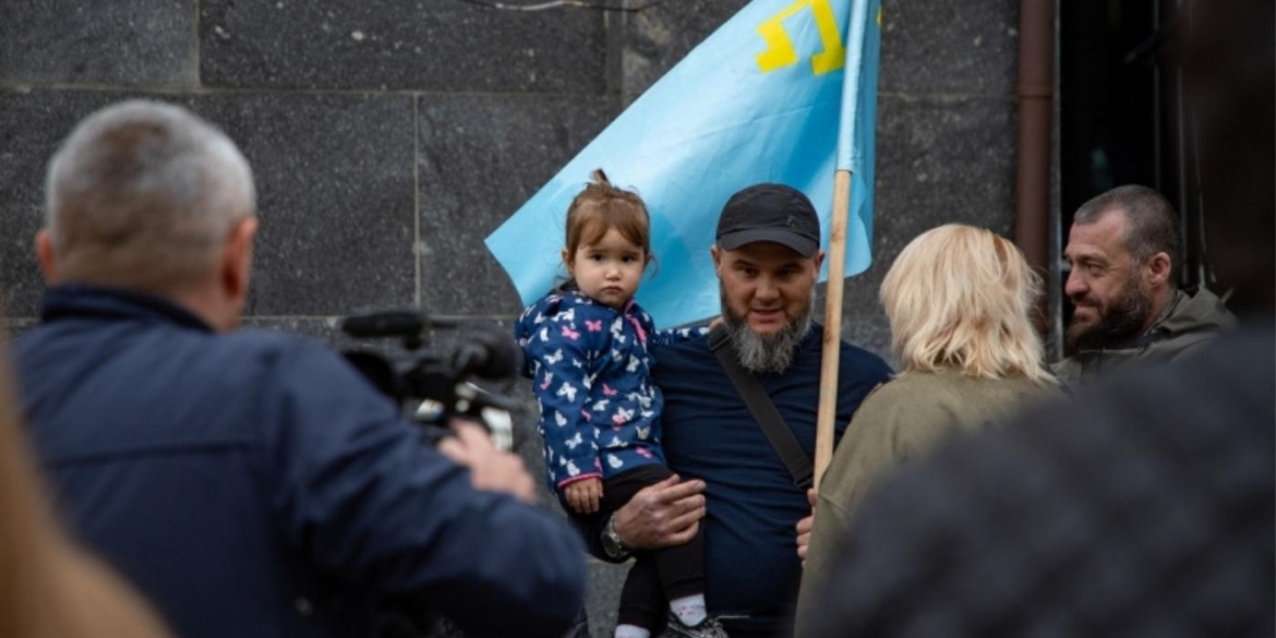 У Вінниці підняли кримськотатарський прапор у День пам'яті жертв геноциду