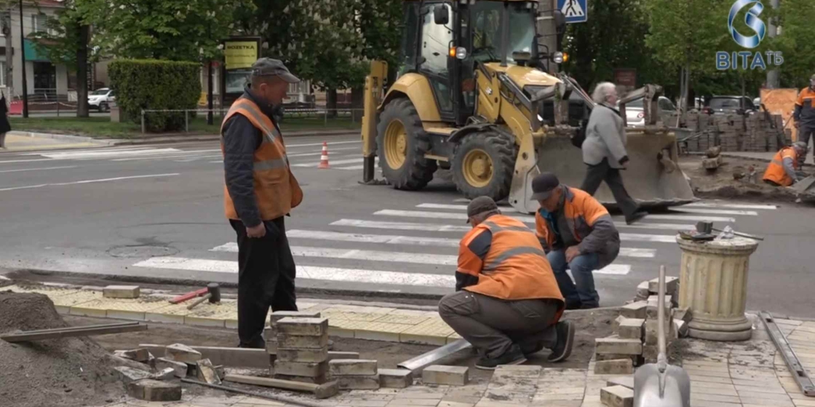 У Вінниці по вулиці Пирогова понижують тротуари для маломобільних людей