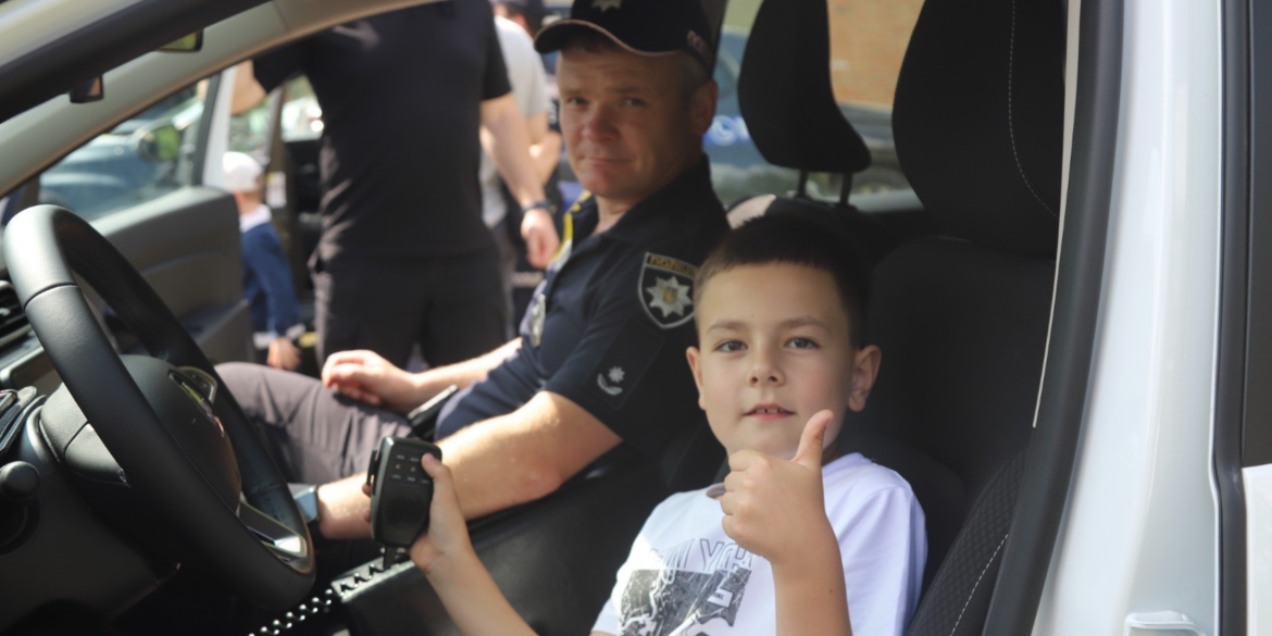 У Вінниці поліцейські влаштували для дітлахів день активного відпочинку