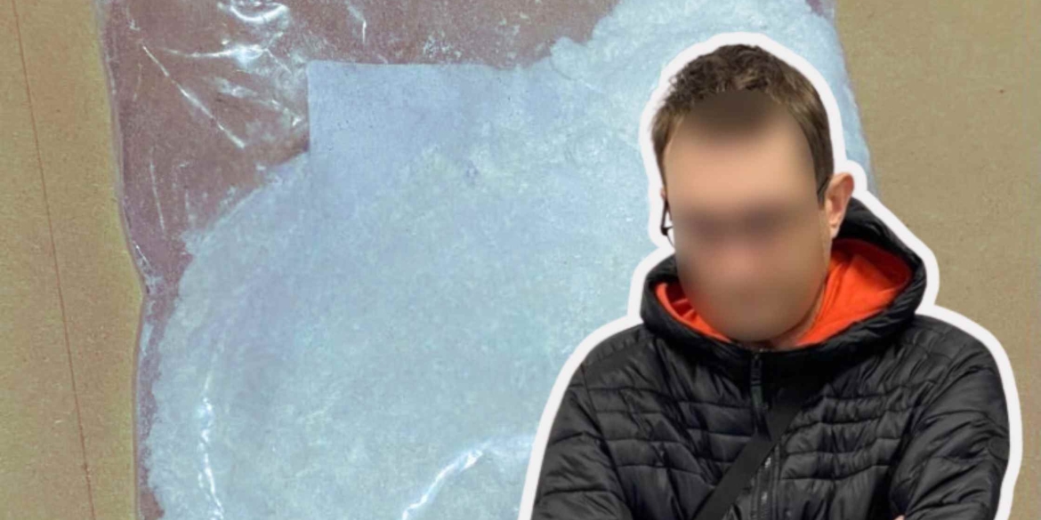 У Вінниці поліцейські затримали чоловіка з коробкою амфетаміну