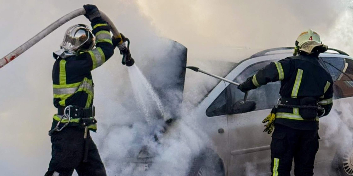 У Вінниці посеред білого дня загорівся легковик
