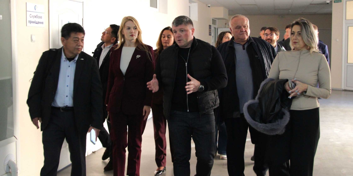 У Вінниці представники японських кампаній відвідали лікарню імені Пирогова У Вінниці представники японських кампаній відвідали лікарню імені Пирогова