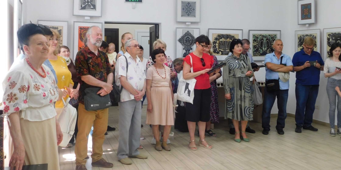 У Вінниці презентували виставку «Світ, у якому я живу» відомого майстра витинанки