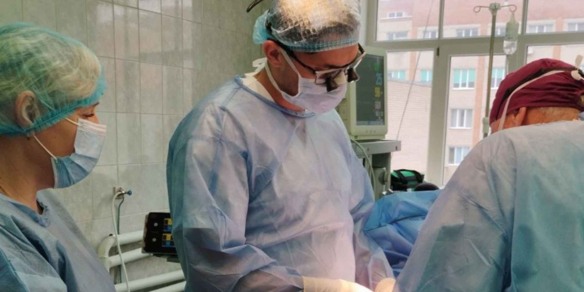 У Вінниці прооперували 10-річного хлопчика з рідкісною вадою кінцівок