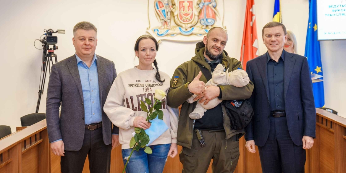 У Вінниці привітали матерів та батьків, у яких народилися малюки на Різдво та Новий рік