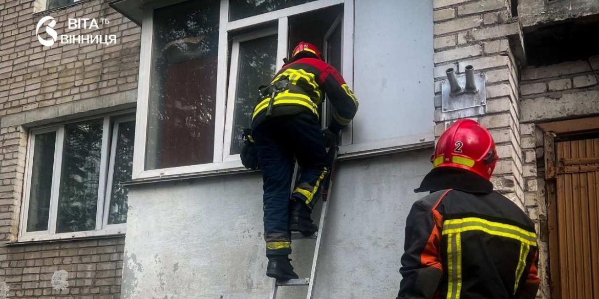 У Вінниці рятувальники допомогли літній жінці, яка не могла самостійно відчинити двері