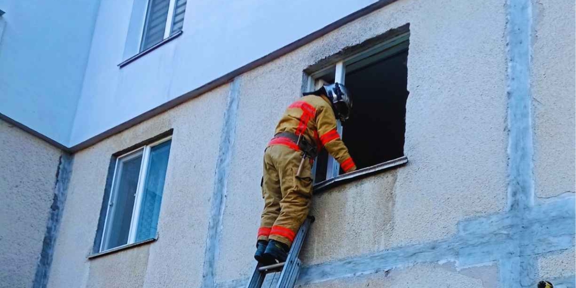 У Вінниці рятувальники “штурмували” квартиру через вікно, щоб врятувати 85-річну жінку