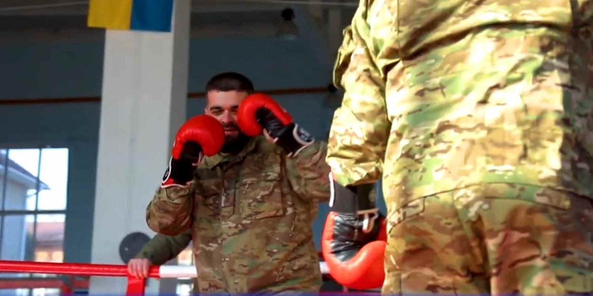 У Вінниці спецпризначенці та ветерани стали у спаринги під керівництвом відомого боксера