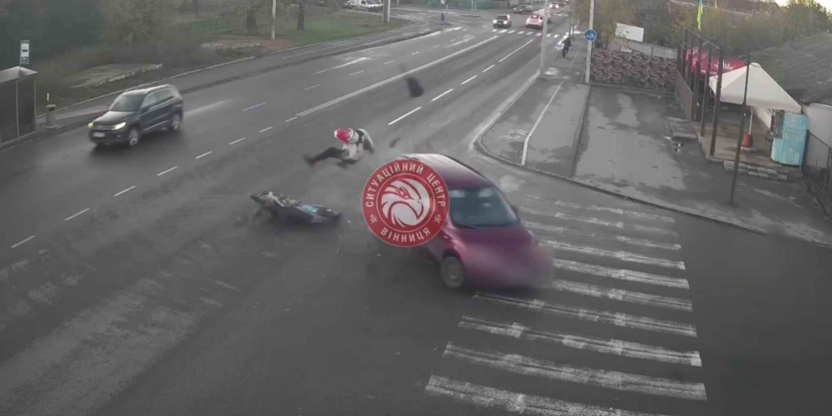 У Вінниці сталась ДТП за участю легковика та мотоцикла