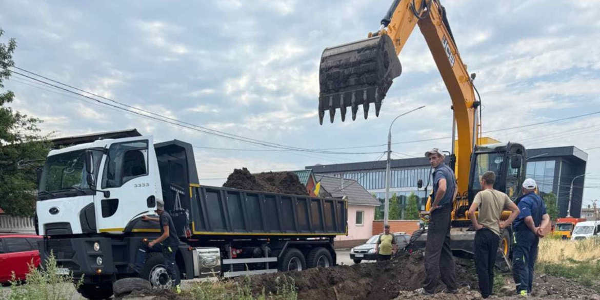 У Вінниці стався аварійний витік на найбільшому магістральному водогоні міста