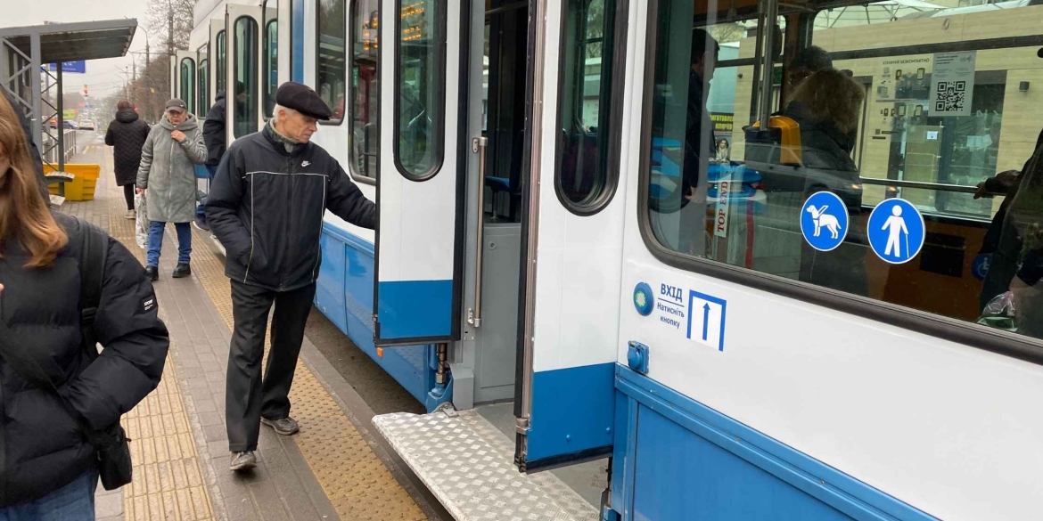 У Вінниці тестують оновлений швейцарський трамвай із низькопідлоговою секцією