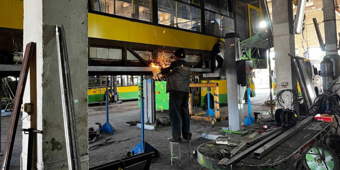 У Вінниці триває поетапне відновлення двох міських автобусів