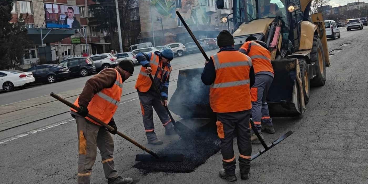 У Вінниці триває ремонт доріг залучили сім бригад 