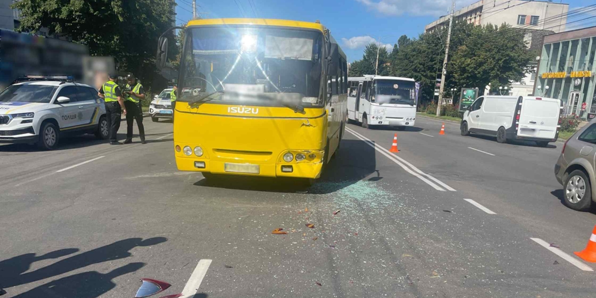 У Вінниці в ДТП постраждали дві 70-річні пасажирки автобуса