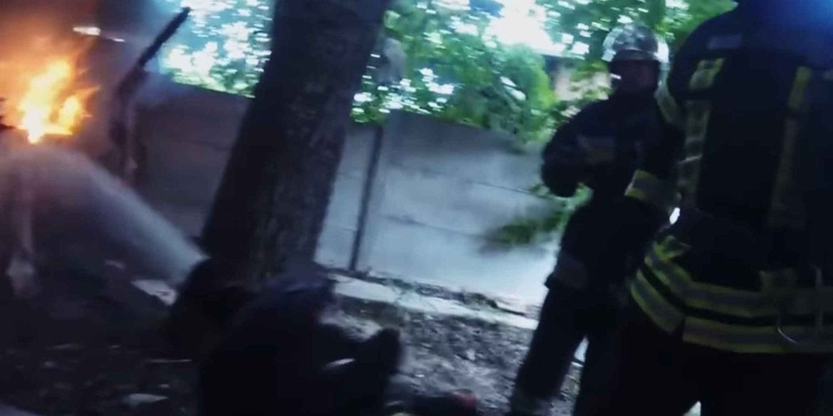 У Вінниці в прибудові до житлового будинку ледь не згорів пенсіонер