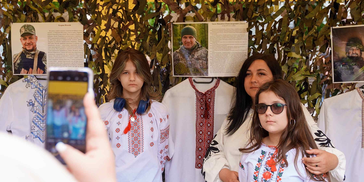 У Вінниці відбулась виставка вишиванок полеглих Захисників «Їх вдягали Герої»