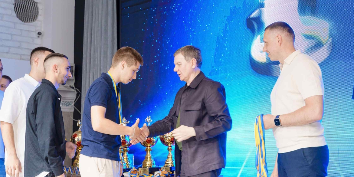 У Вінниці нагородили призерів чемпіонату міста з футзалу - за перемогу змагались 69 команд