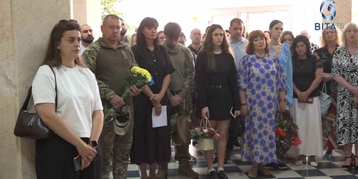 У Вінниці відкрили меморіальну дошку на честь загиблого воїна Артема Іванішина
