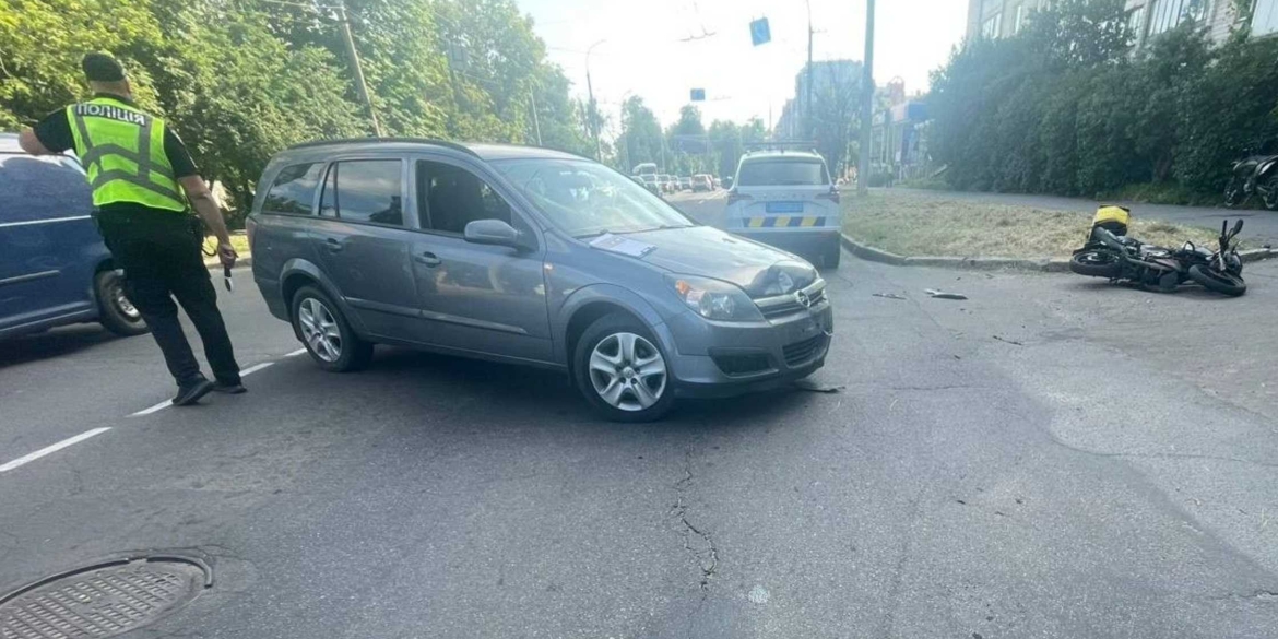 У Вінниці внаслідок зіткнення авто та мотоцикла госпіталізували 17-річного водія двоколісного