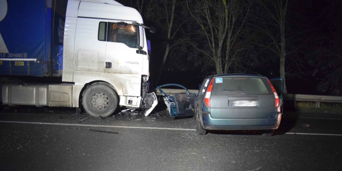 У Вінниці внаслідок зіткнення з вантажівкою загинули дві пасажирки та водій легковика