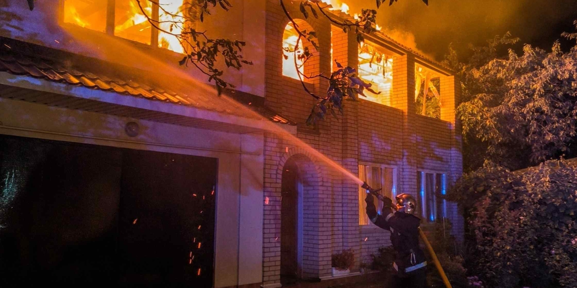 У Вінниці вночі через коротке замикання електромережі виникли дві пожежі