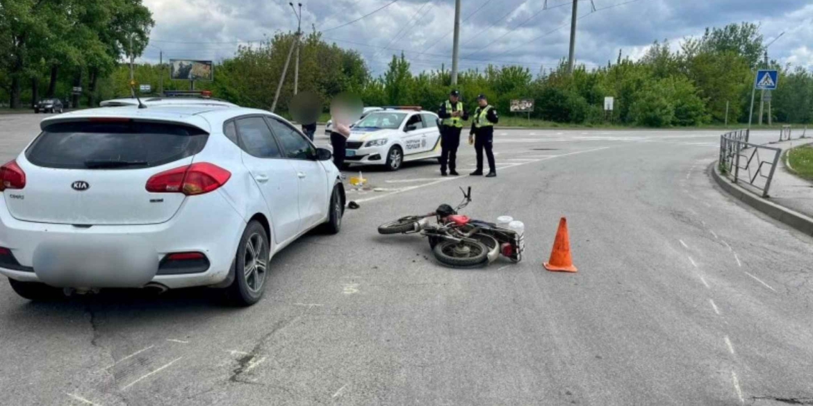 У Вінниці водій KIA в'їхав у мопед під керуванням 65-річного вінничанина