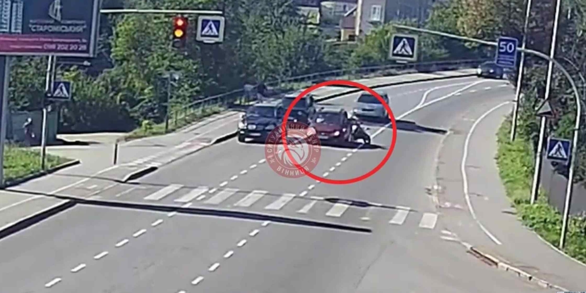 У Вінниці водій мотоцикла протаранив автомобіль