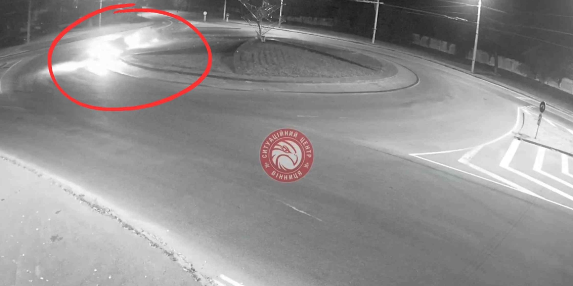 У Вінниці водій напідпитку виїхав на тротуар і перекинувся