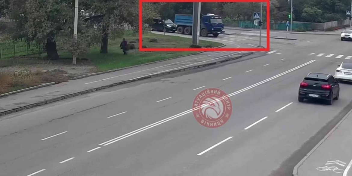 У Вінниці водій вантажівки зачепив легкове авто