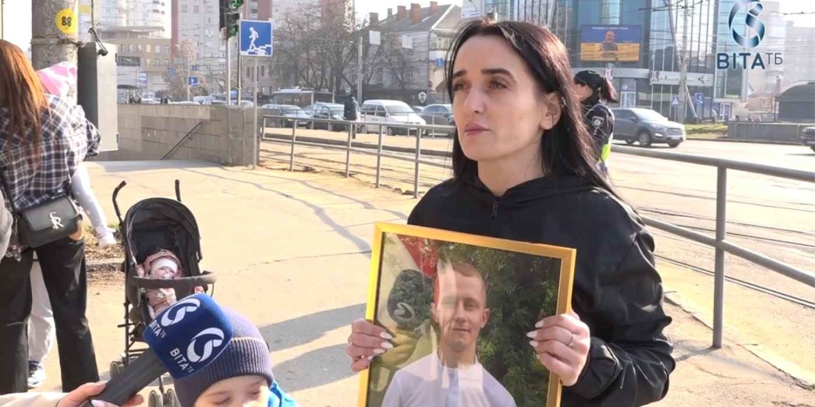 У Вінниці вшанували пам'ять 26-річного сапера Михайла Насадюка хвилиною мовчання