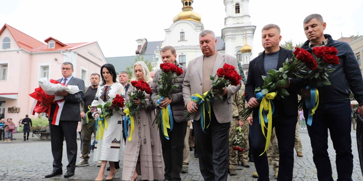 У Вінниці вшанували пам'ять захисників і захисниць, які віддали життя за незалежність