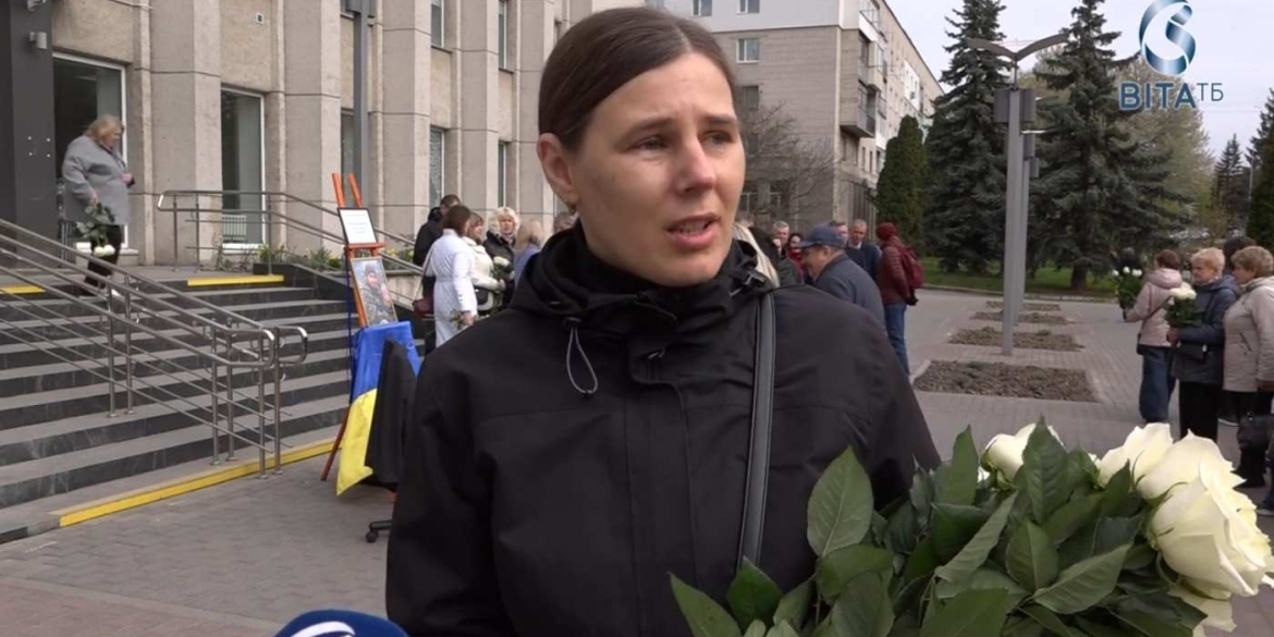 У Вінниці вшанували пам’ять Олега Остапенка акція «Біла квітка пам’яті» об’єднала громаду