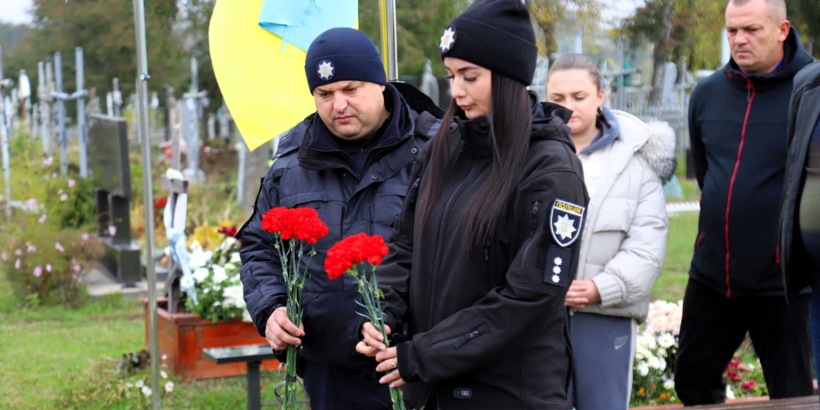 У Вінниці вшанували пам’ять поліцейського, який загинув під час евакуації поранених поблизу Бахмута