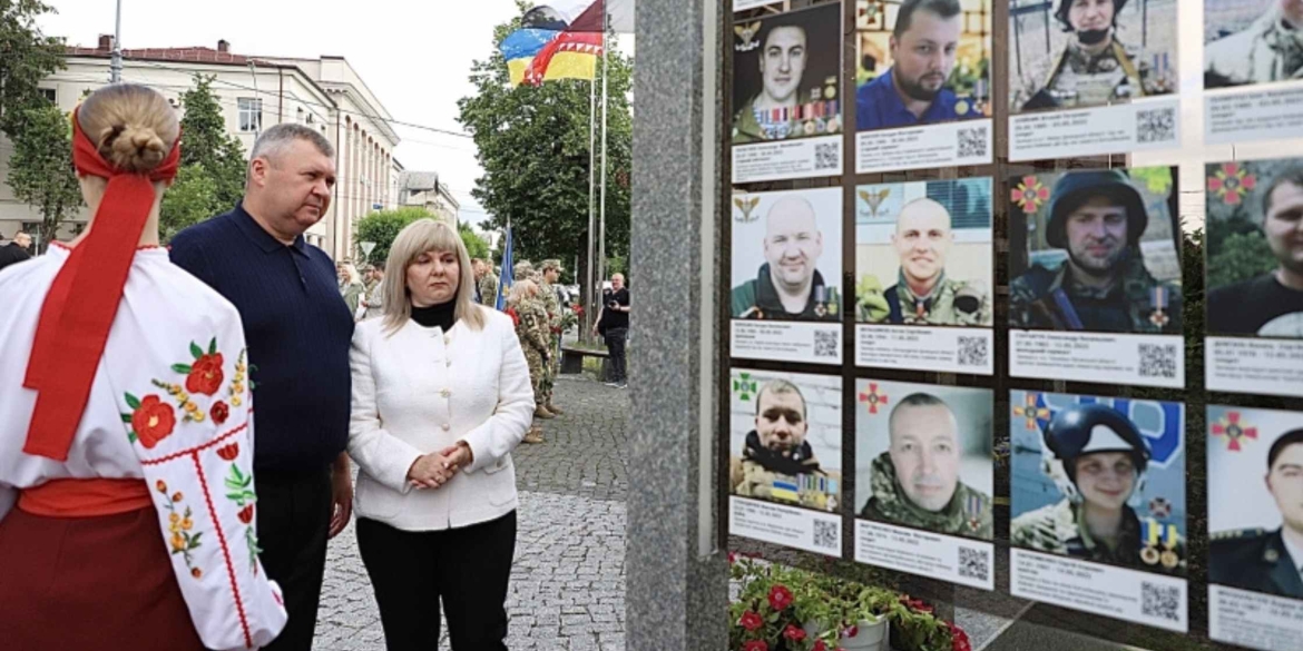 У Вінниці з нагоди Дня Конституції України вшанували пам'ять загиблих