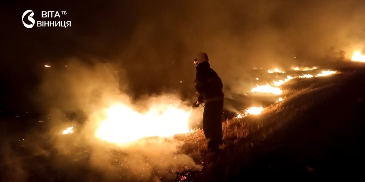У Вінниці загорілися господарська споруда та речі у підвалі