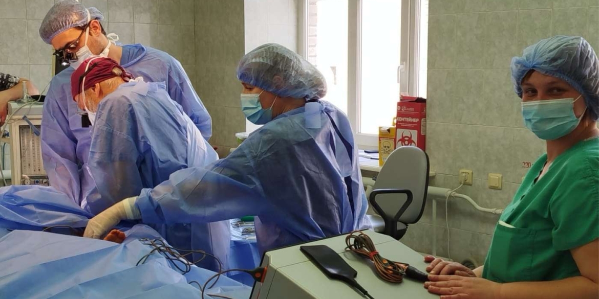 У Вінниці здійснили унікальну операцію розділили зрощені пальці однорічній дитині