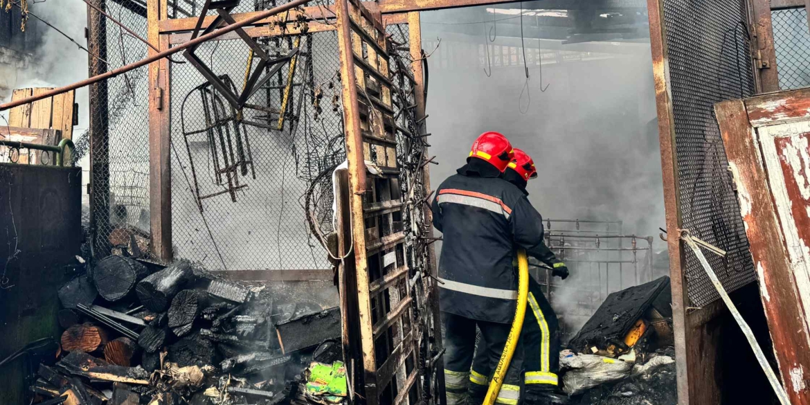 У Вінниці згоріла господарська будівля