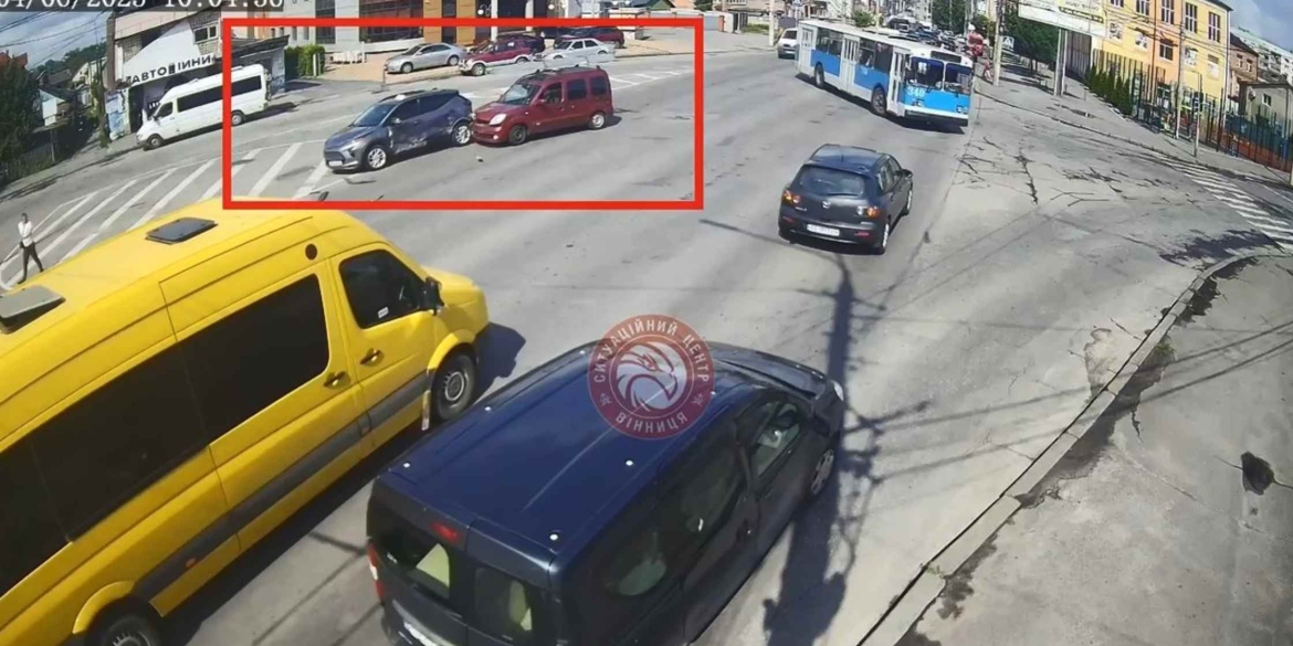 У Вінниці зіткнулись авто на перетині вулиці Брацлавської та Нансена